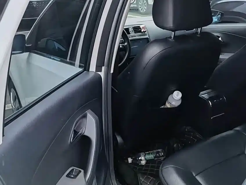 Volkswagen Volkswagen Polo 2018 1.5L Automatic Comfort Model 2018 - thumbnail 5