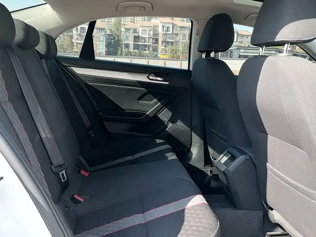 Volkswagen Lamando 2021 230TSI DSG Style Edition 2021 - thumbnail 4