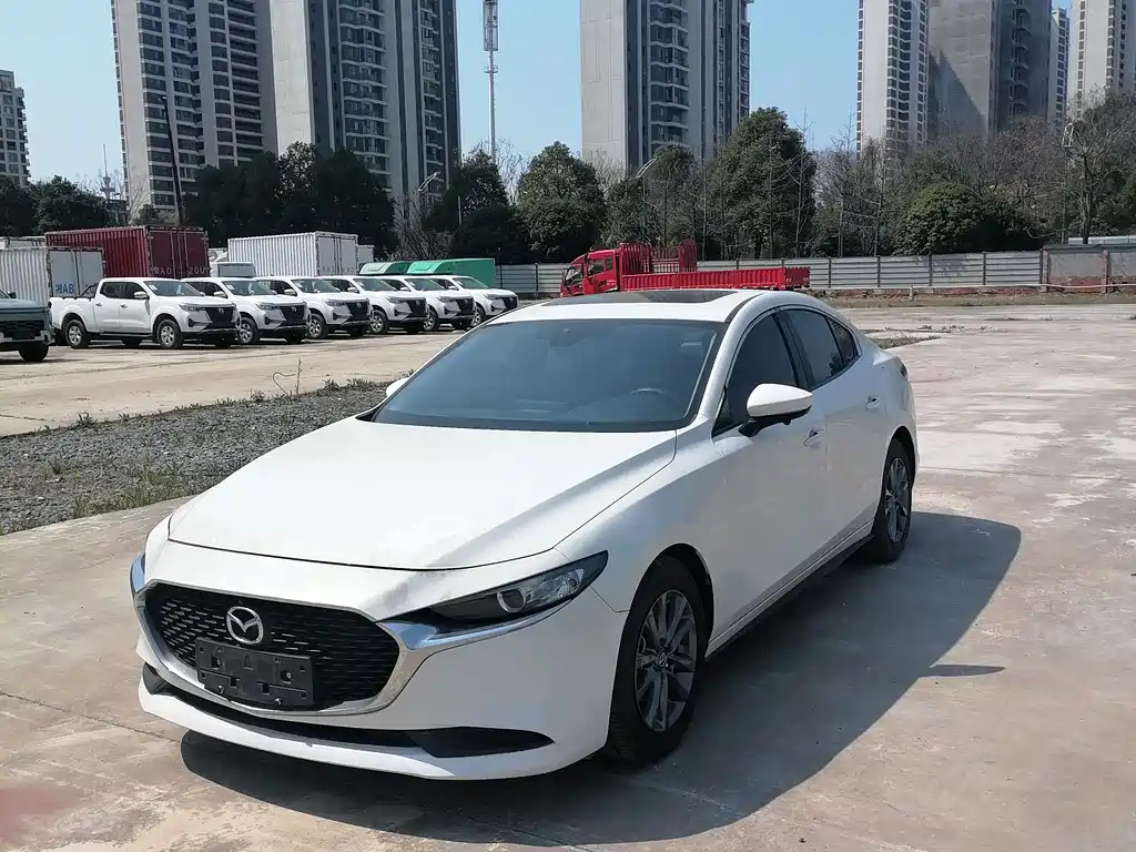 Mazda Mazda 3 Axela 2021 1.5L Automatic Premium Version 2021 - thumbnail 3