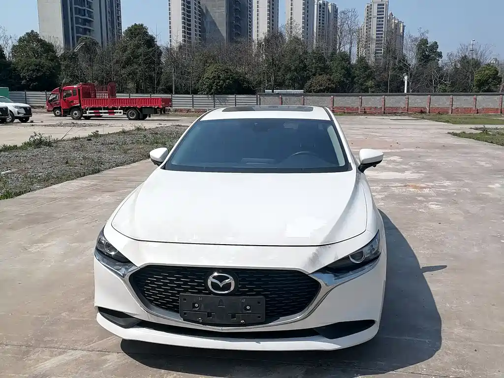 Mazda Mazda 3 Axela 2021 1.5L Automatic Premium Version 2021 - thumbnail 4