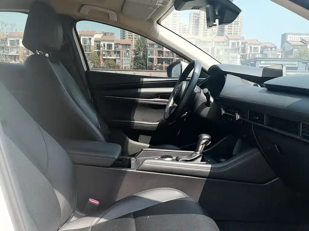 Mazda Mazda 3 Axela 2021 1.5L Automatic Premium Version 2021 - thumbnail 5