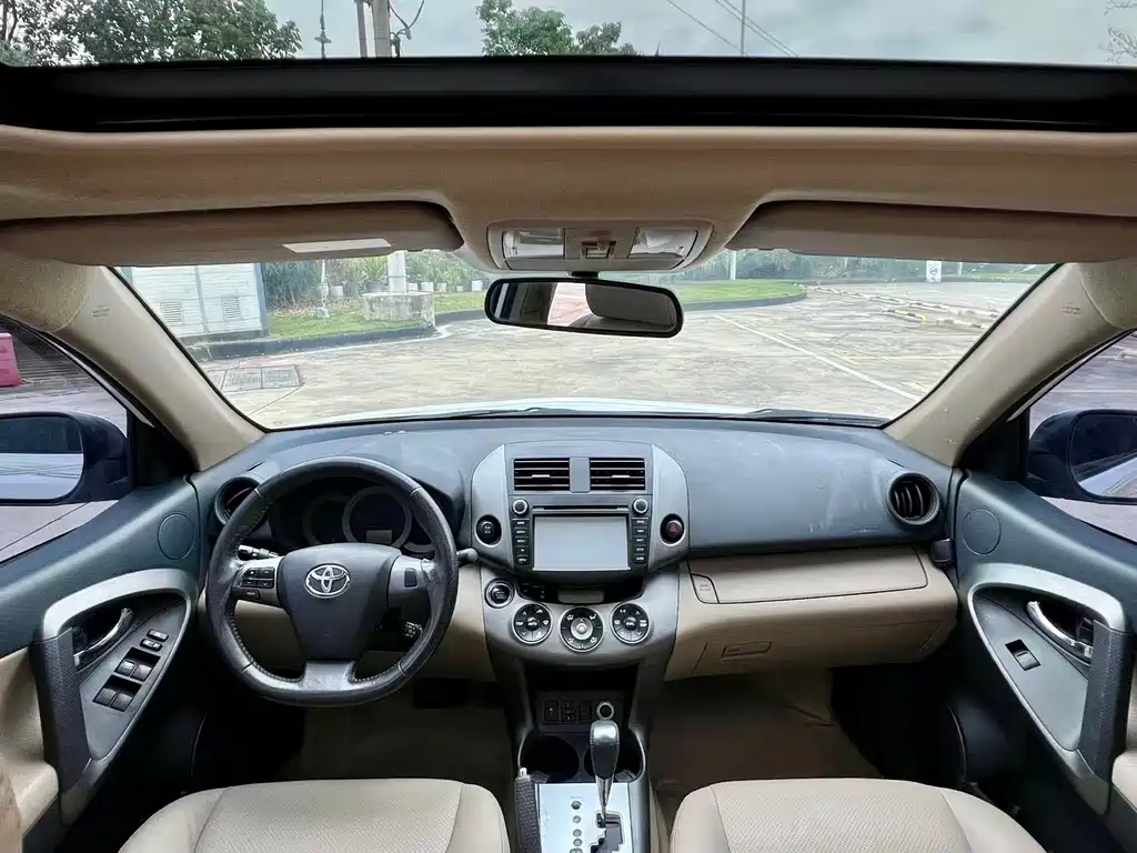 Toyota RAV4 2013 Premium 2.4L Automatic AWD Elite 2013 - thumbnail 4