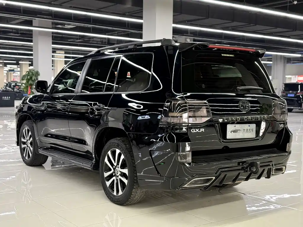 Toyota Land Cruiser (Imported) 2019 Model 4.0L Automatic 2020 - thumbnail 6