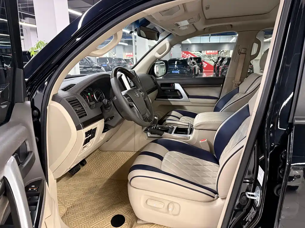 Toyota Land Cruiser (Imported) 2019 Model 4.0L Automatic 2020 - thumbnail 7