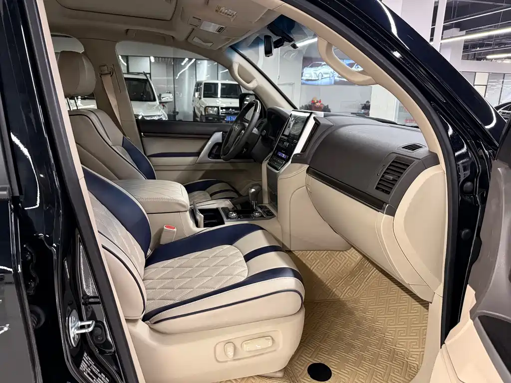Toyota Land Cruiser (Imported) 2019 Model 4.0L Automatic 2020 - thumbnail 9