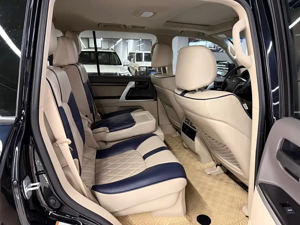 Toyota Land Cruiser (Imported) 2019 Model 4.0L Automatic 2020 - thumbnail 10