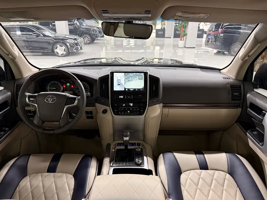 Toyota Land Cruiser (Imported) 2019 Model 4.0L Automatic 2020 - thumbnail 11