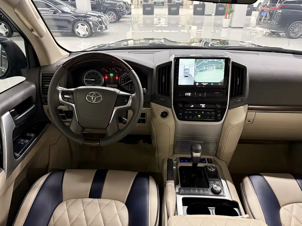 Toyota Land Cruiser (Imported) 2019 Model 4.0L Automatic 2020 - thumbnail 12