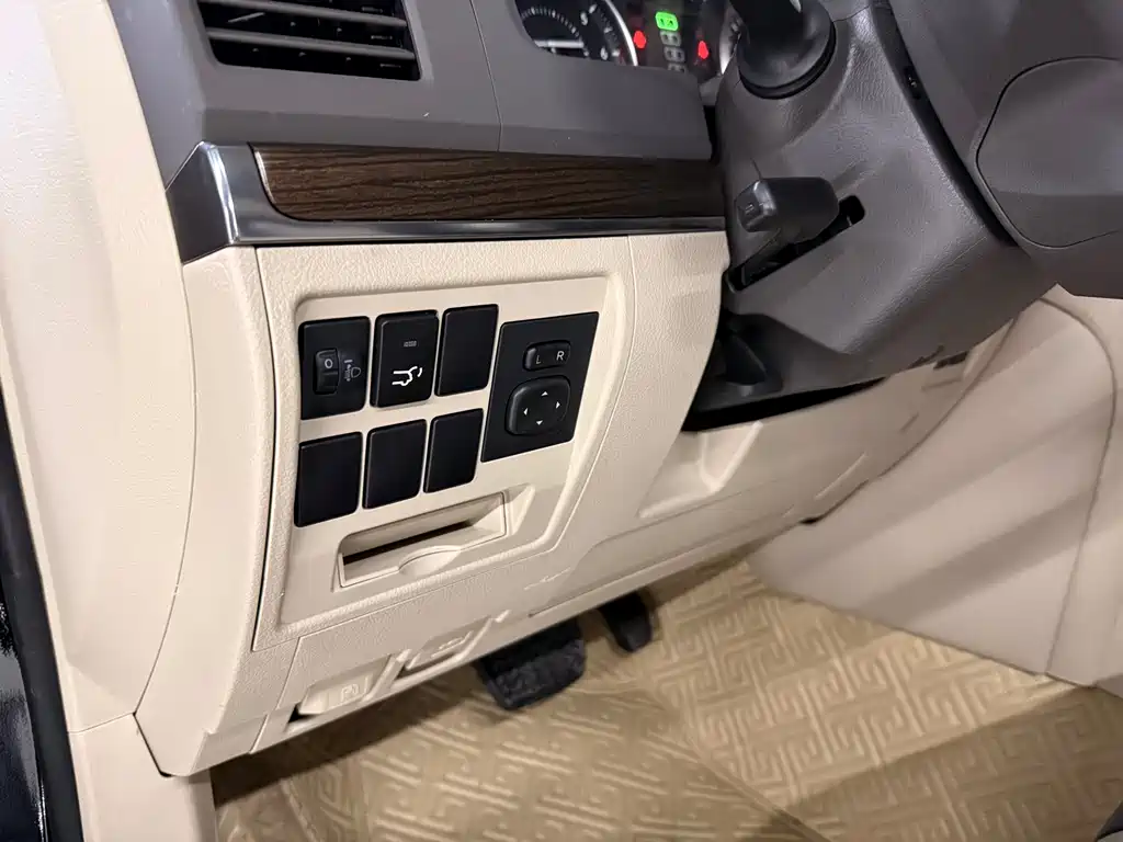 Toyota Land Cruiser (Imported) 2019 Model 4.0L Automatic 2020 - thumbnail 17