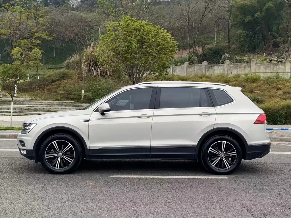 Volkswagen Volkswagen Tiguan L 2019 330TSI Automatic 2WD Panoramic Comfort Edition China VI 2019 - thumbnail 4