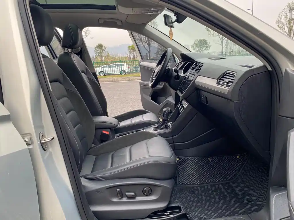 Volkswagen Volkswagen Tiguan L 2019 330TSI Automatic 2WD Panoramic Comfort Edition China VI 2019 - thumbnail 9