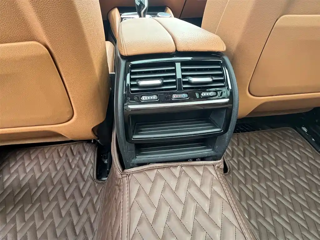 BMW BMW 5 Series 2020 530Li Leading Model M Sport Package 2020 - thumbnail 28