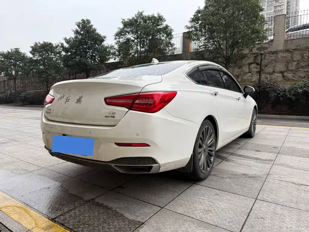 Hongqi Hongqi H5 2020 1.8T Automatic Intelligent Flag Leader Edition 2021 - thumbnail 4