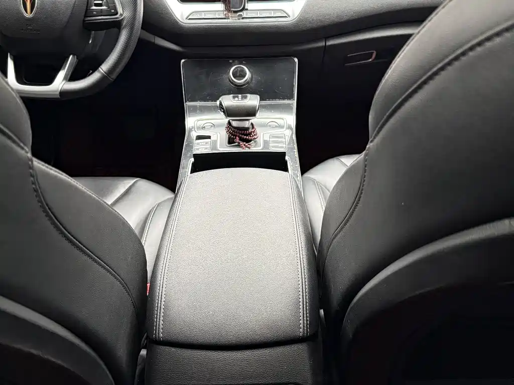 Hongqi Hongqi H5 2020 1.8T Automatic Intelligent Flag Leader Edition 2021 - thumbnail 12