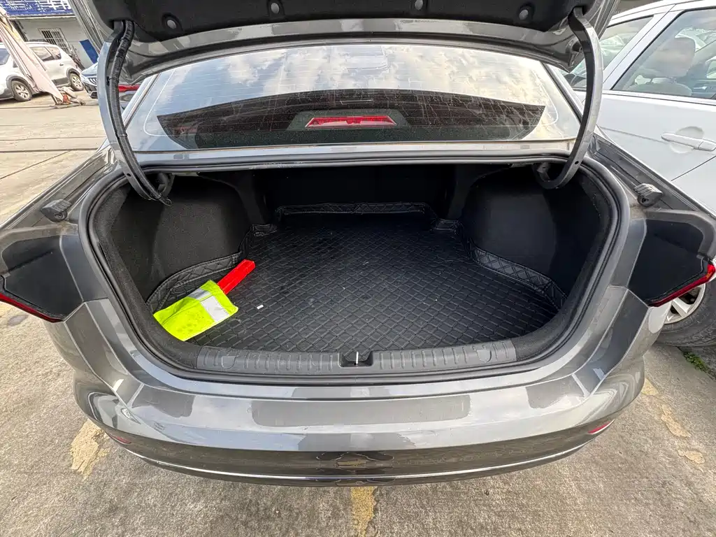 Geely Auto Geely Emgrand 2022 4th Generation 1.5L CVT Luxury Edition 2023 - thumbnail 9