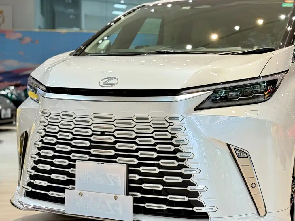 Lexus Lexus LM 350h Six-Seat Executive Edition 2025 - thumbnail 3