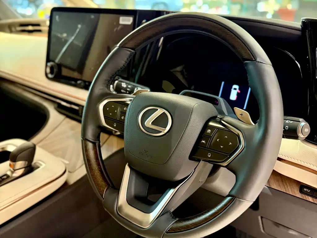 Lexus Lexus LM 350h Six-Seat Executive Edition 2025 - thumbnail 17