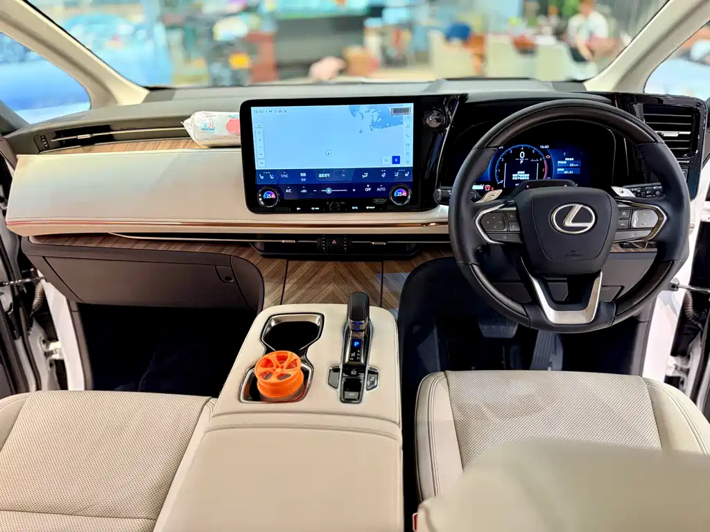 Lexus Lexus LM 350h Six-Seat Executive Edition 2025 - thumbnail 18