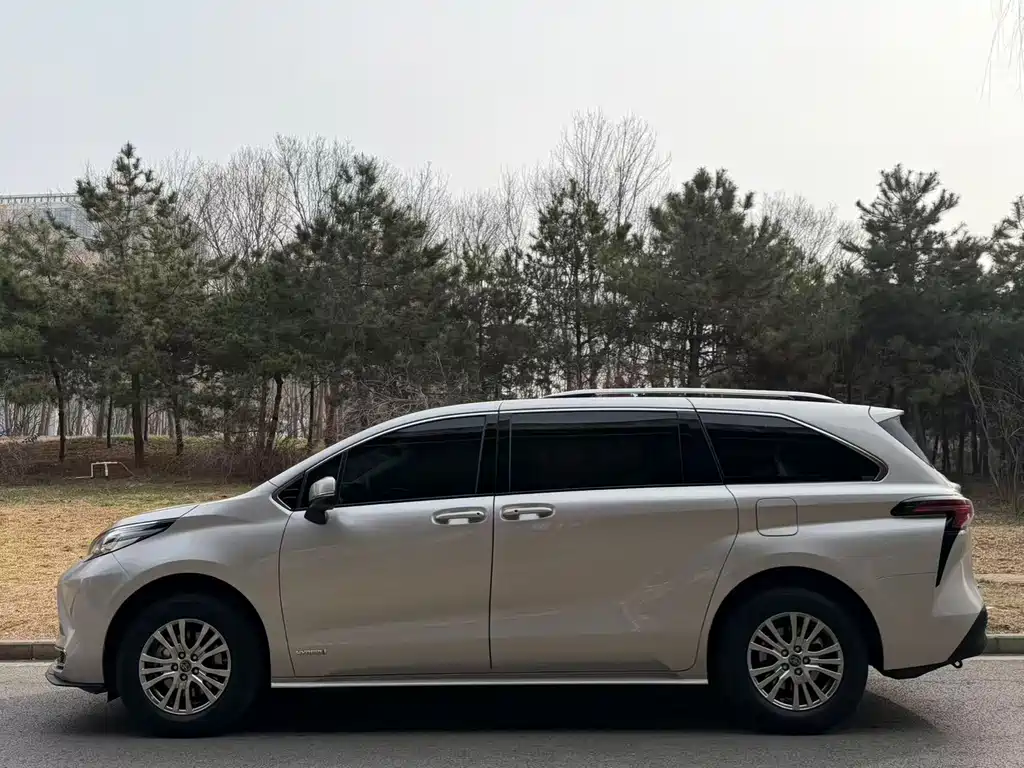 Toyota Toyota Sienna 2021 2.5L Hybrid LE 2023 - thumbnail 3