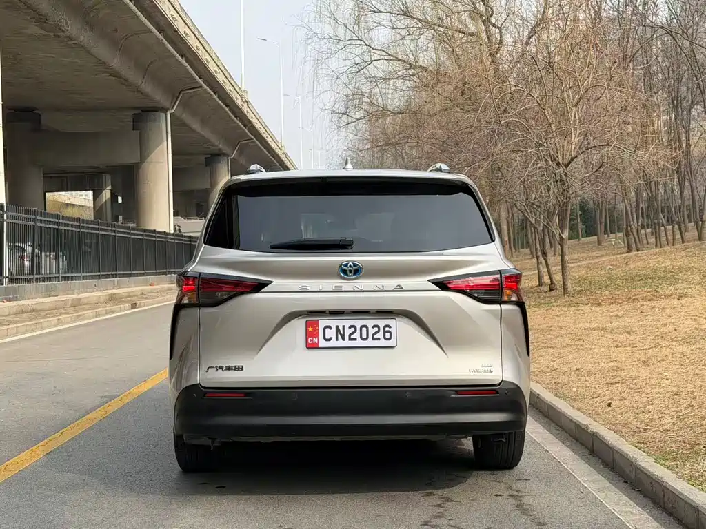 Toyota Toyota Sienna 2021 2.5L Hybrid LE 2023 - thumbnail 5