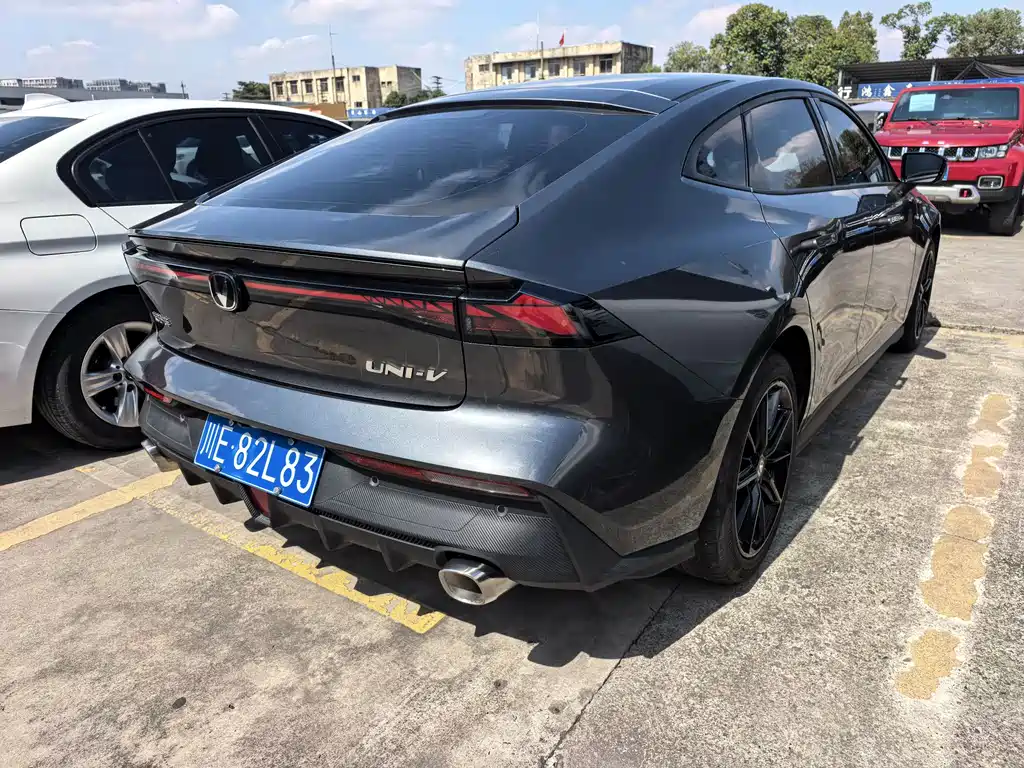 Changan Changan UNI-V 2022 1.5T Premium Edition 2022 - thumbnail 4