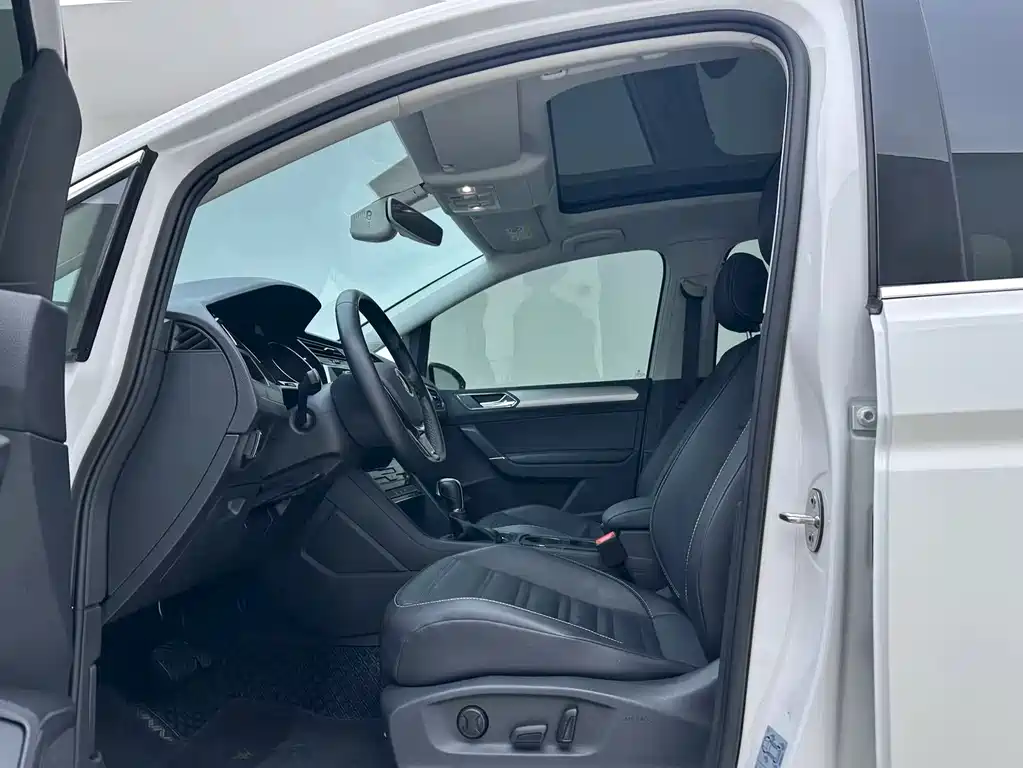 Volkswagen Volkswagen Touran 2021 Touran L 280TSI DSG Traction Edition 6-seater 2023 - thumbnail 7