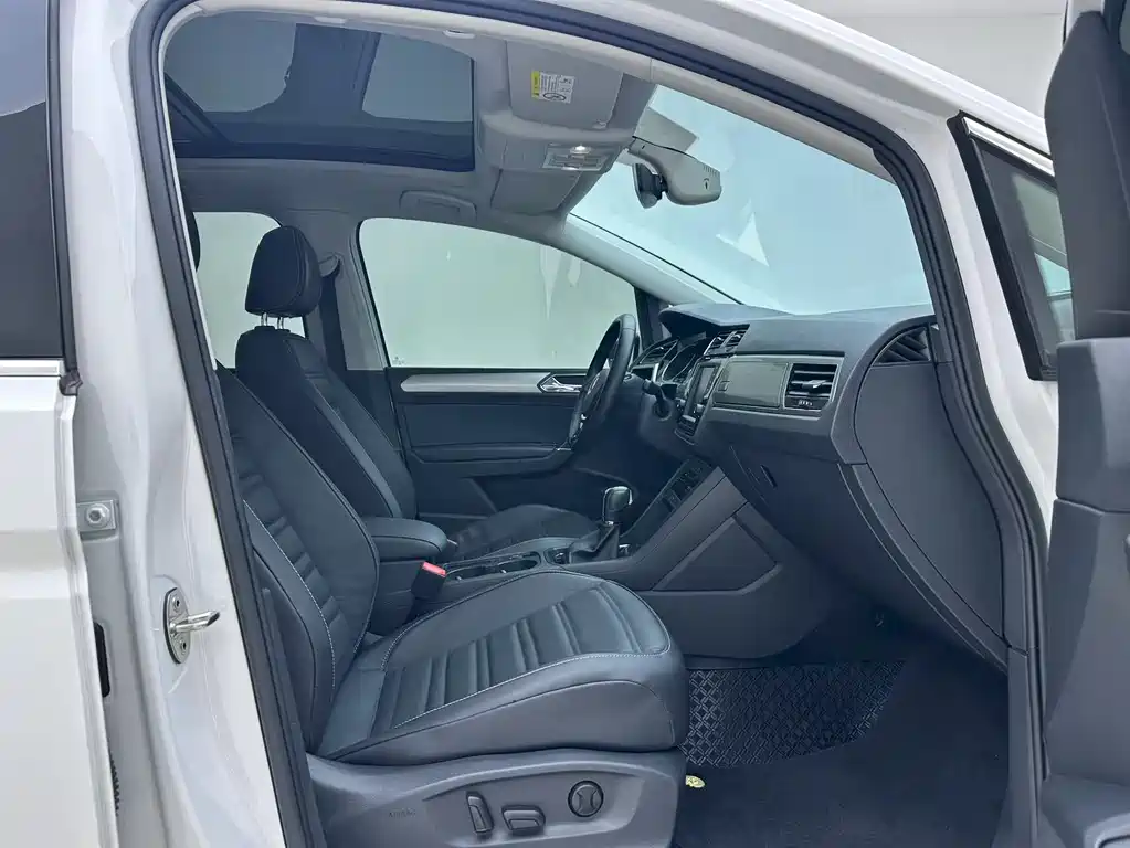 Volkswagen Volkswagen Touran 2021 Touran L 280TSI DSG Traction Edition 6-seater 2023 - thumbnail 8