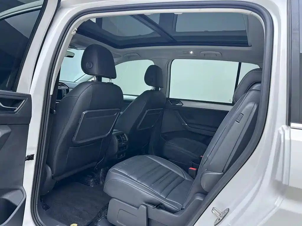 Volkswagen Volkswagen Touran 2021 Touran L 280TSI DSG Traction Edition 6-seater 2023 - thumbnail 9