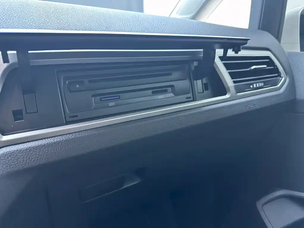 Volkswagen Volkswagen Touran 2021 Touran L 280TSI DSG Traction Edition 6-seater 2023 - thumbnail 16