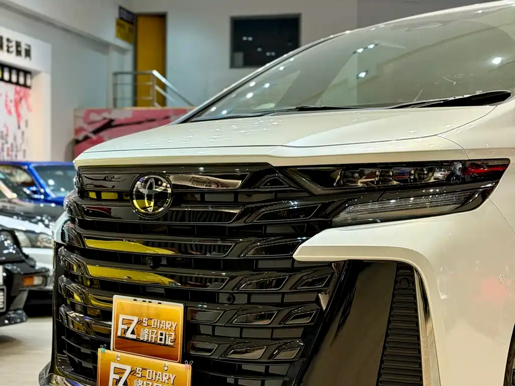 Toyota Vellfire 2025 2.4T Automatic 2025 - thumbnail 3