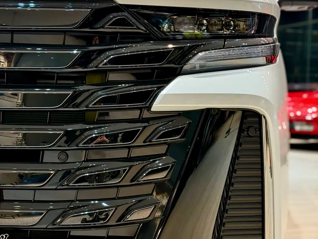 Toyota Vellfire 2025 2.4T Automatic 2025 - thumbnail 4