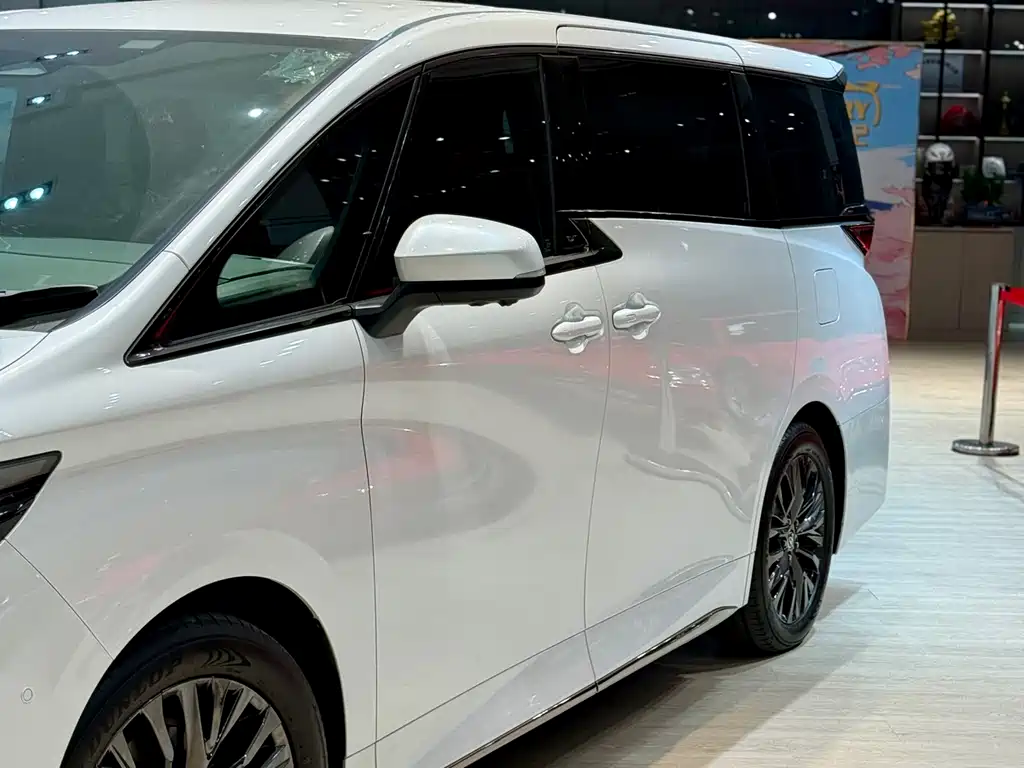 Toyota Vellfire 2025 2.4T Automatic 2025 - thumbnail 6