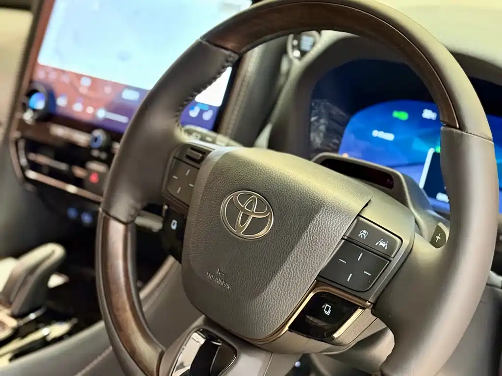 Toyota Vellfire 2025 2.4T Automatic 2025 - thumbnail 12