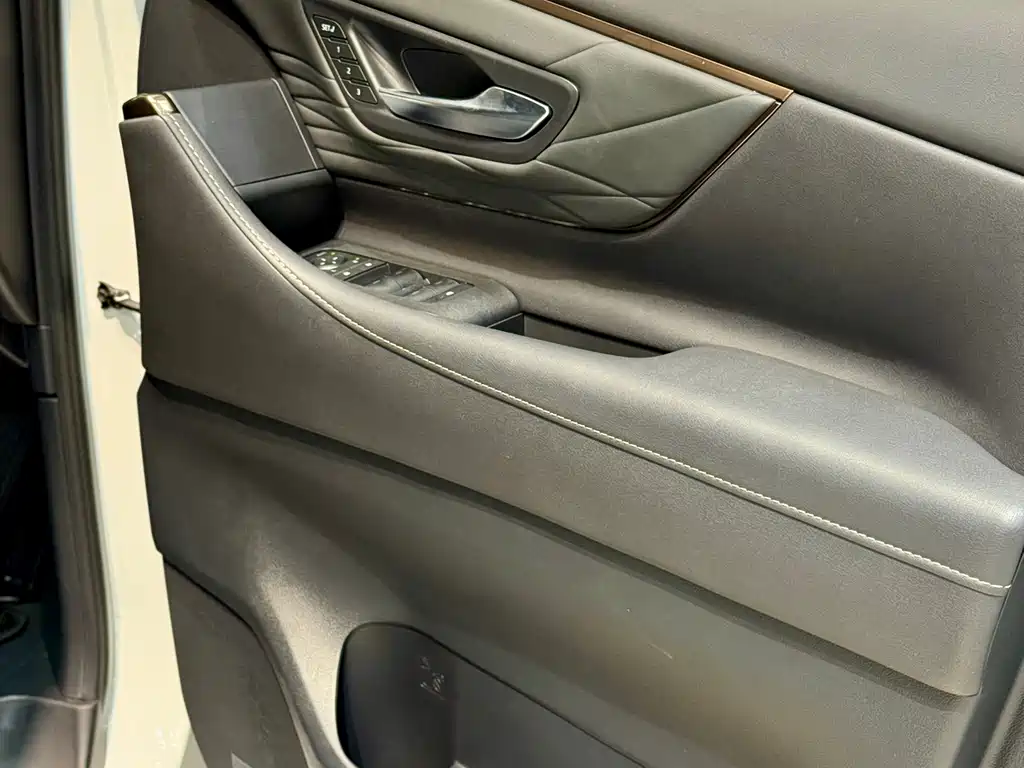 Toyota Vellfire 2025 2.4T Automatic 2025 - thumbnail 13