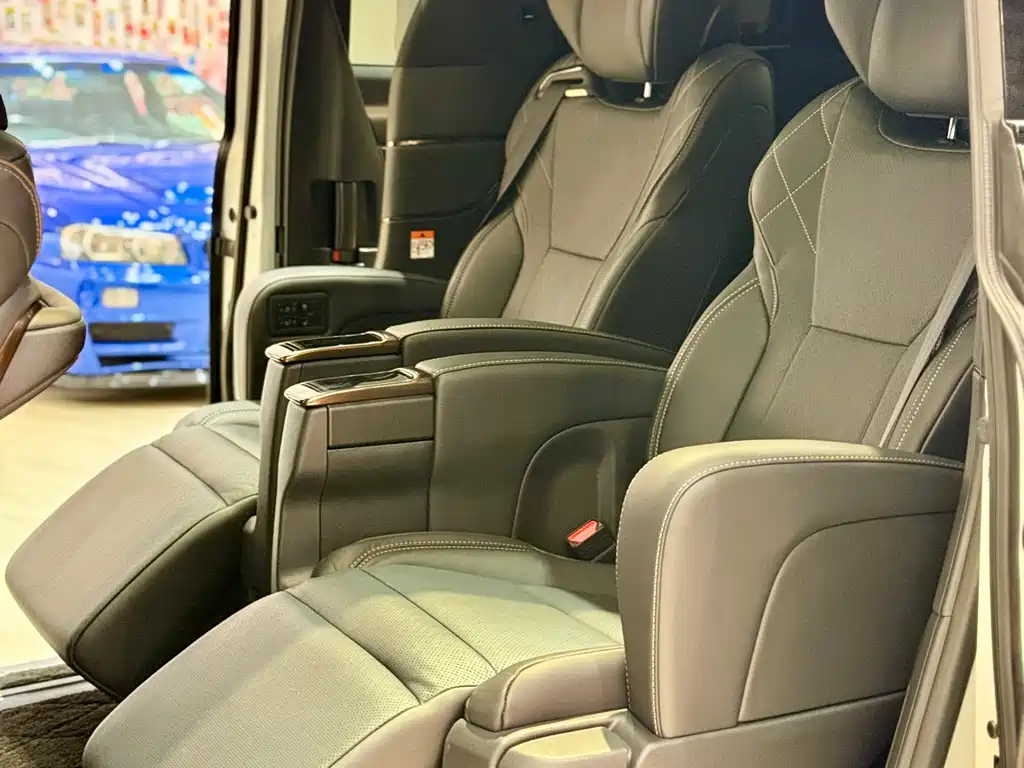 Toyota Vellfire 2025 2.4T Automatic 2025 - thumbnail 18