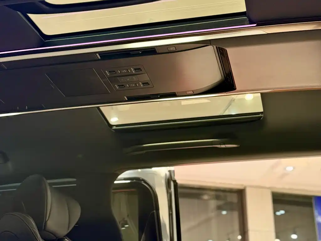 Toyota Vellfire 2025 2.4T Automatic 2025 - thumbnail 22