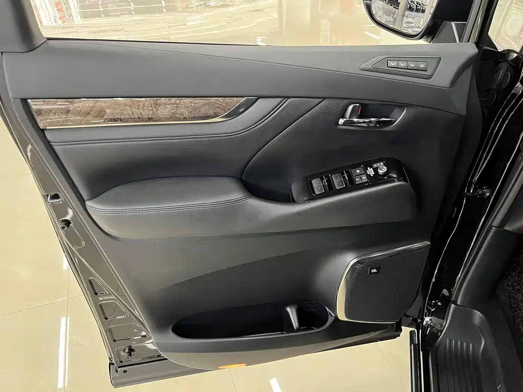 Toyota Alphard 2021 Crown Hybrid 2.5L HV Luxury Version 2022 - thumbnail 18