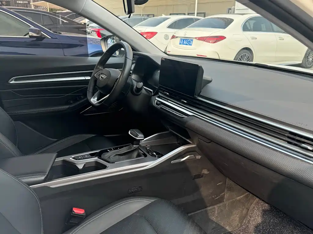 Geely Auto Geely Emgrand 2022 Model Year 4th Generation 1.5L CVT Luxury Edition 2022 - thumbnail 4