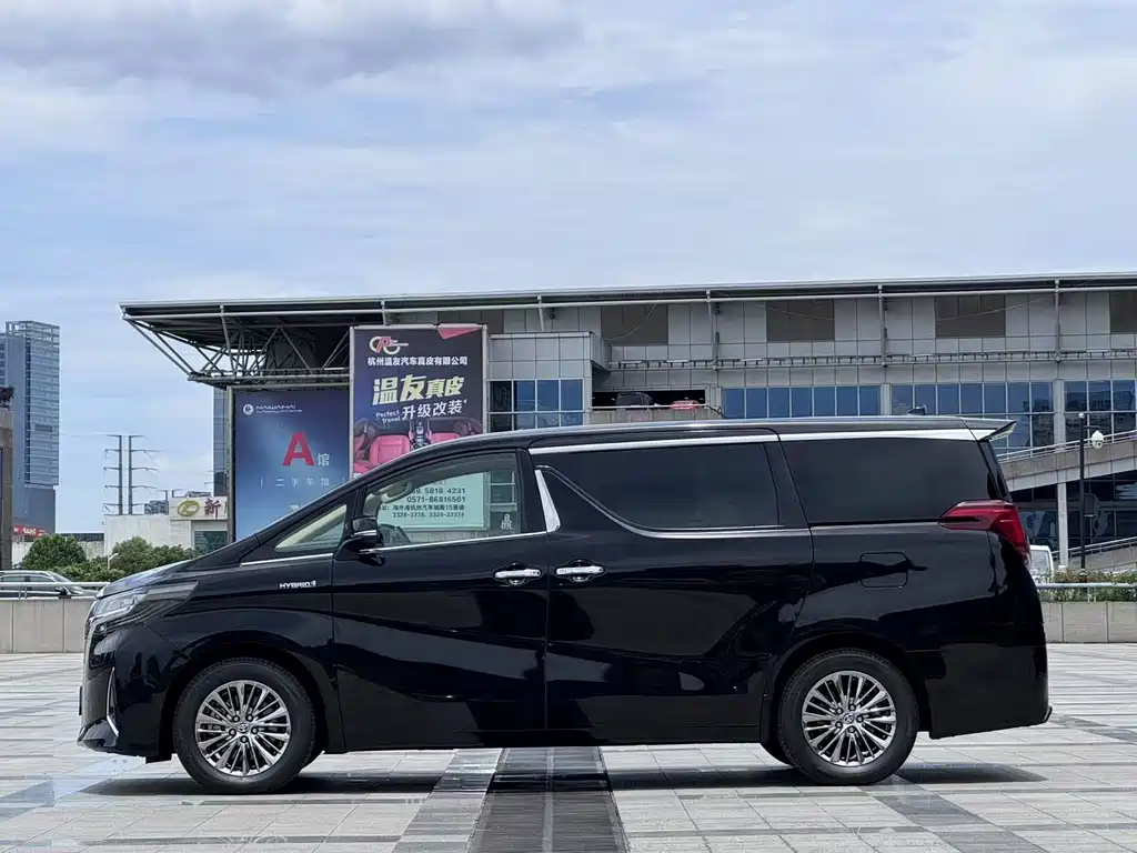 Toyota Alphard 2021 Model Hybrid 2.5L Executive Version 2023 - thumbnail 3