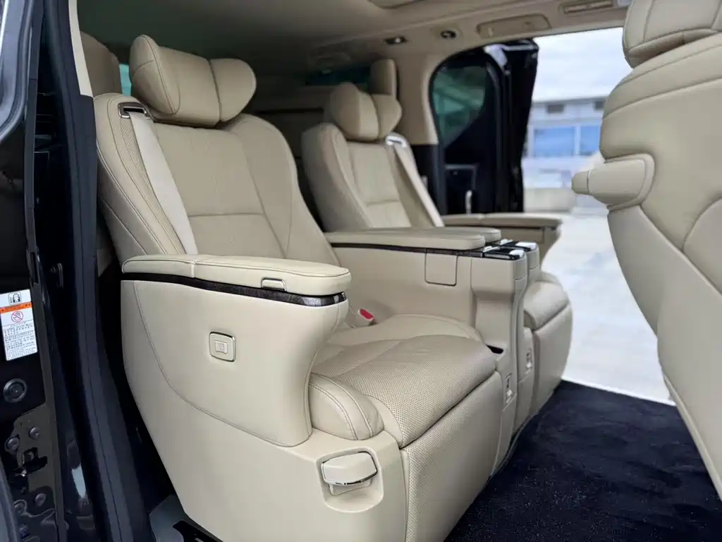 Toyota Alphard 2021 Model Hybrid 2.5L Executive Version 2023 - thumbnail 10