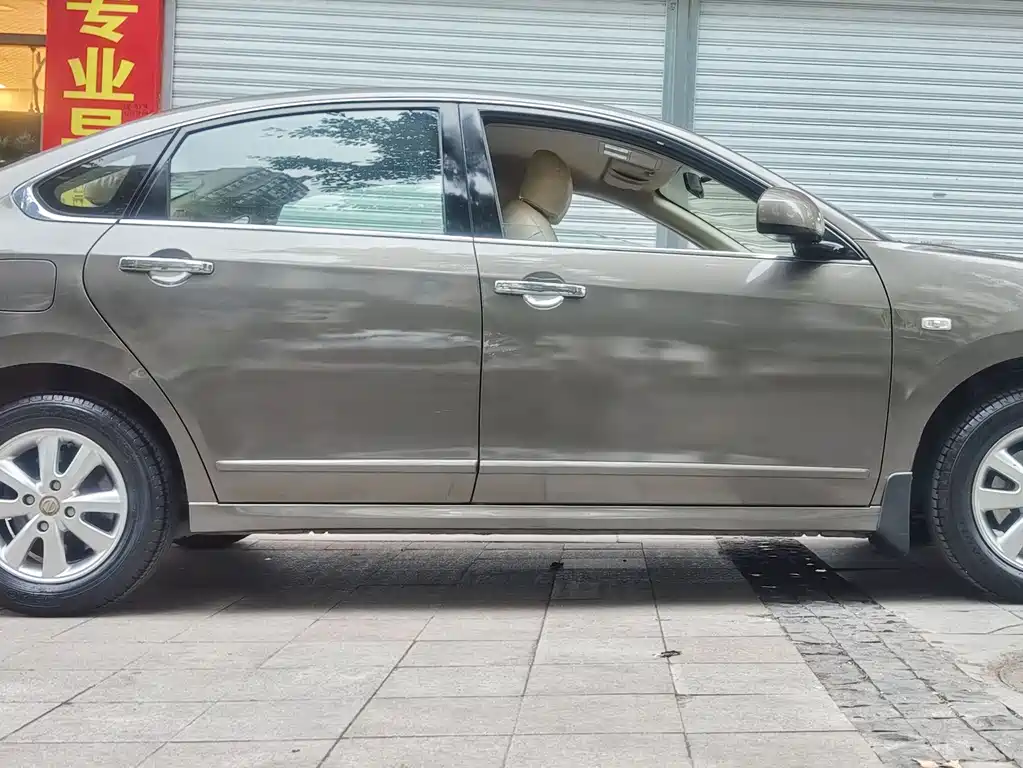 Nissan Nissan Sylphy 2016 Classic 1.6XE Automatic Comfort Edition 2017 - thumbnail 3