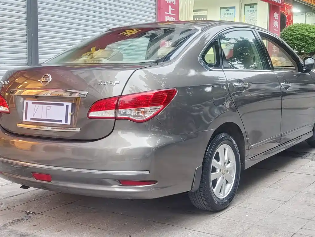 Nissan Nissan Sylphy 2016 Classic 1.6XE Automatic Comfort Edition 2017 - thumbnail 5