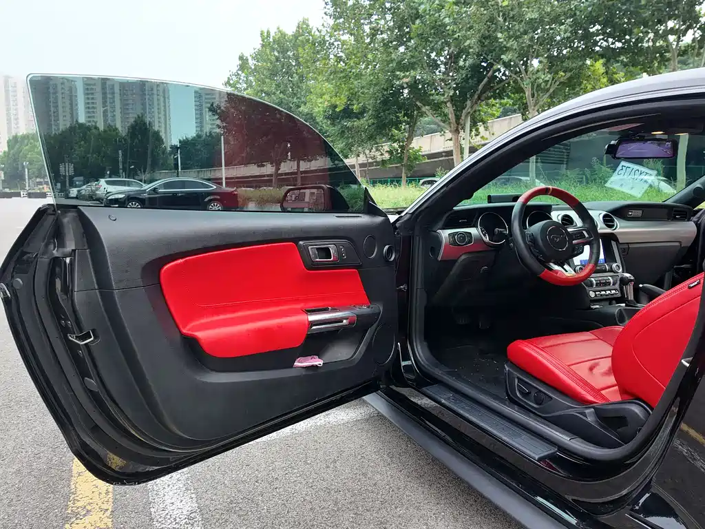 Ford Mustang 2020 2.3L EcoBoost 2022 - thumbnail 10