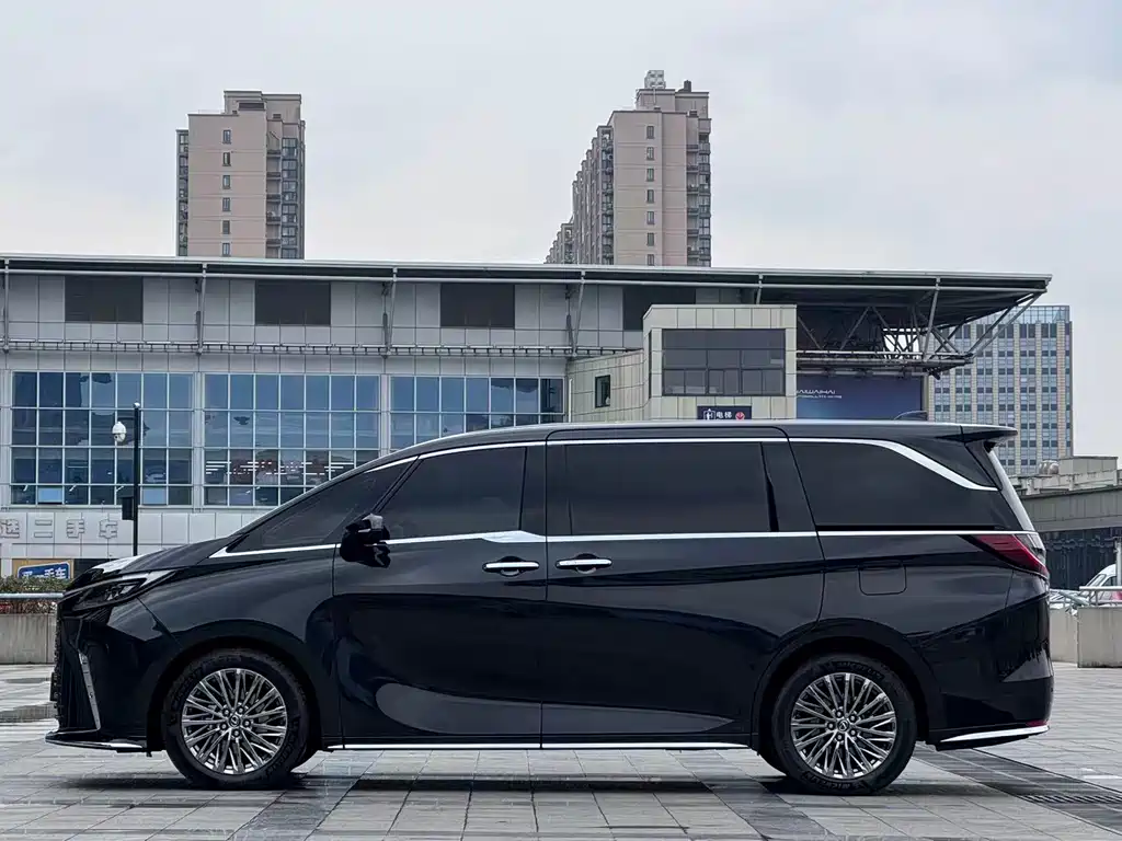 Lexus Lexus LM 350h Six-Seat Executive Edition 2025 - thumbnail 4