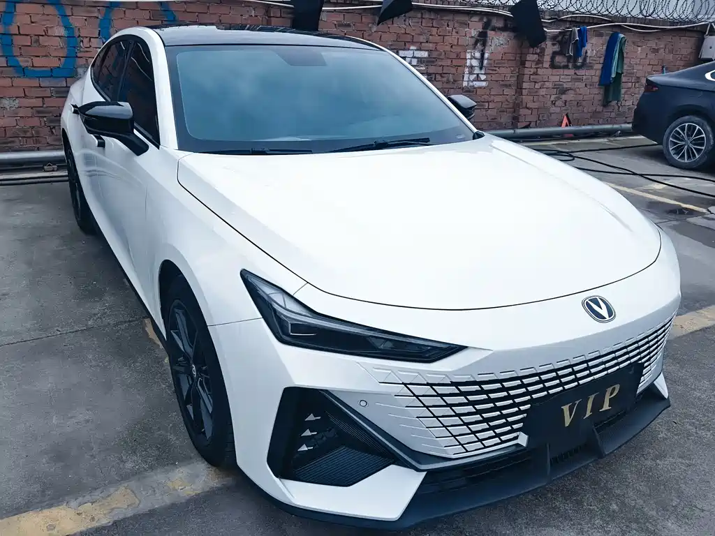 Changan Changan UNI-V 2022 1.5T Excellence Edition 2022 - thumbnail 3