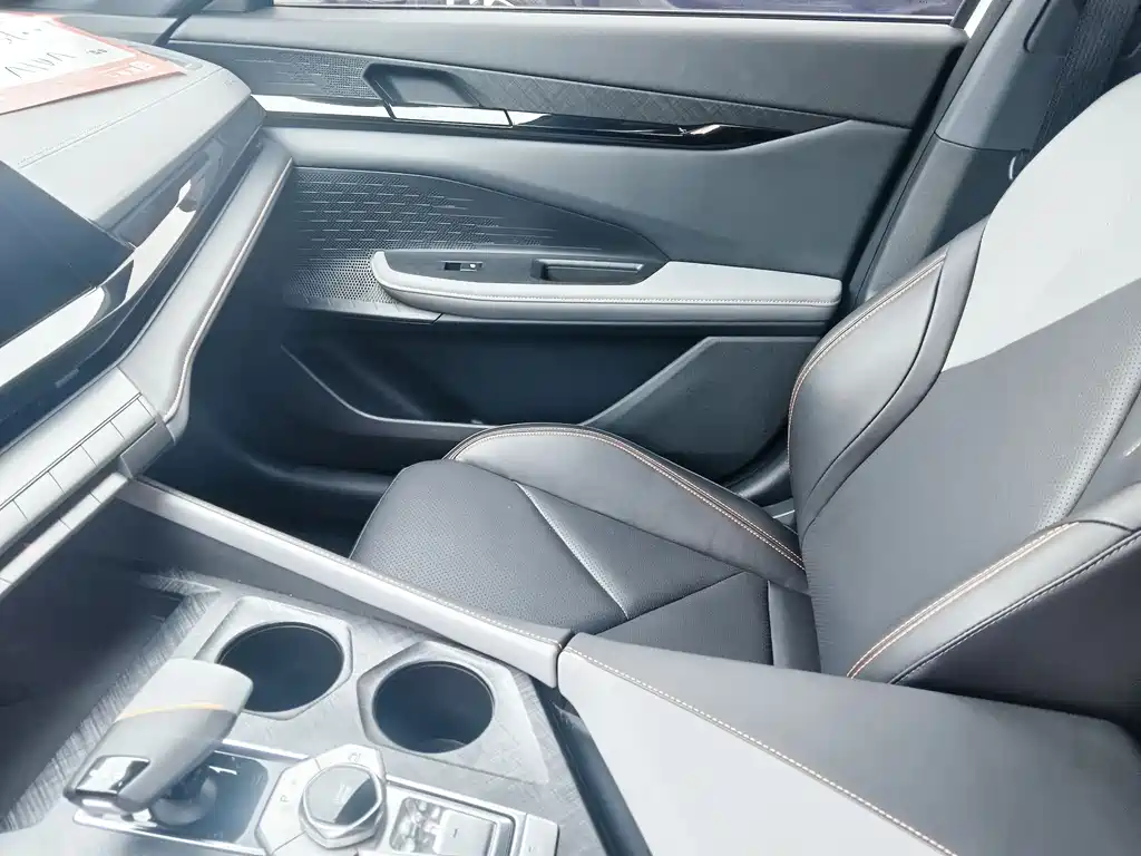 Changan Changan UNI-V 2022 1.5T Excellence Edition 2022 - thumbnail 4