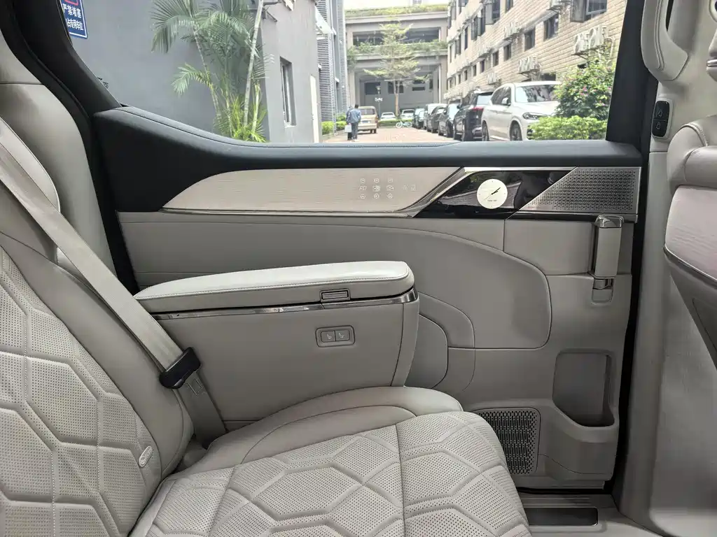 Volvo Volvo EM90 2025 Ultra Six-Seater 2024 - thumbnail 6