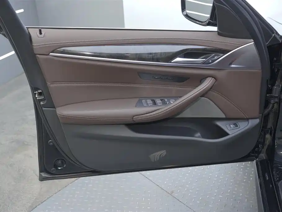 BMW BMW 5 Series 2021 525Li M Sport Package 2022 - thumbnail 8