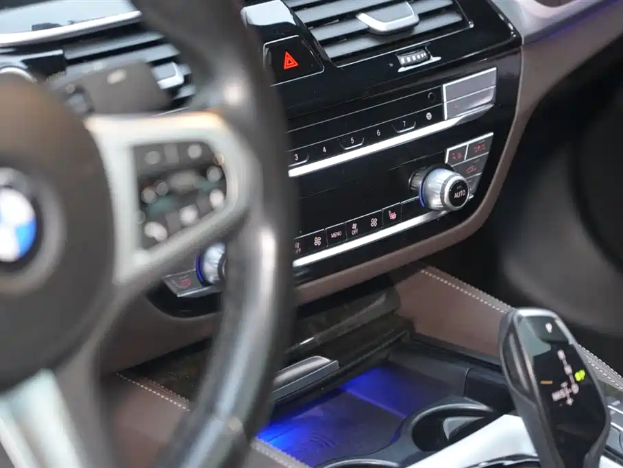 BMW BMW 5 Series 2021 525Li M Sport Package 2022 - thumbnail 12