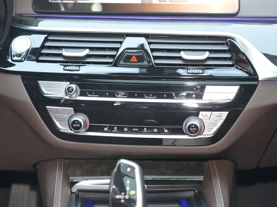 BMW BMW 5 Series 2021 525Li M Sport Package 2022 - thumbnail 17